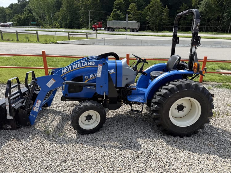 New Holland Workmaster 35 with Loader