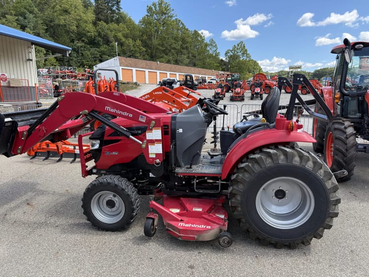 Mahindra 1538 with Loader