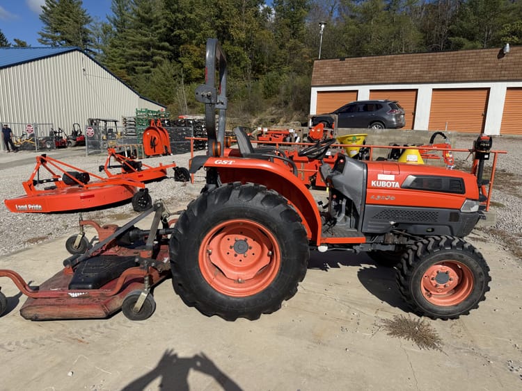 Kubota L3130 with Finish Mower