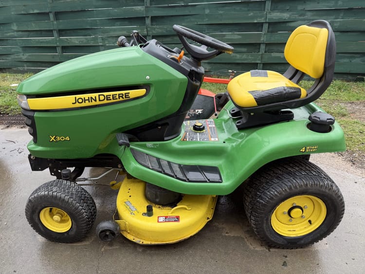 John Deere X304